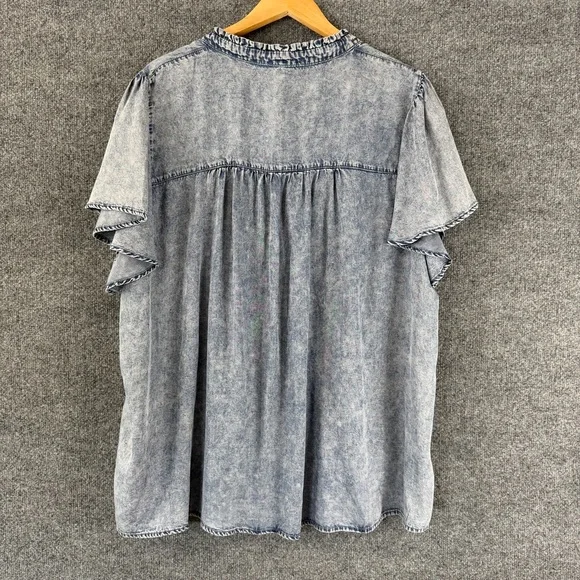 Jane + Delancey Womens Lightweight Denim Button Down Tunic Top Size 1X Blue - Picture 2 of 9